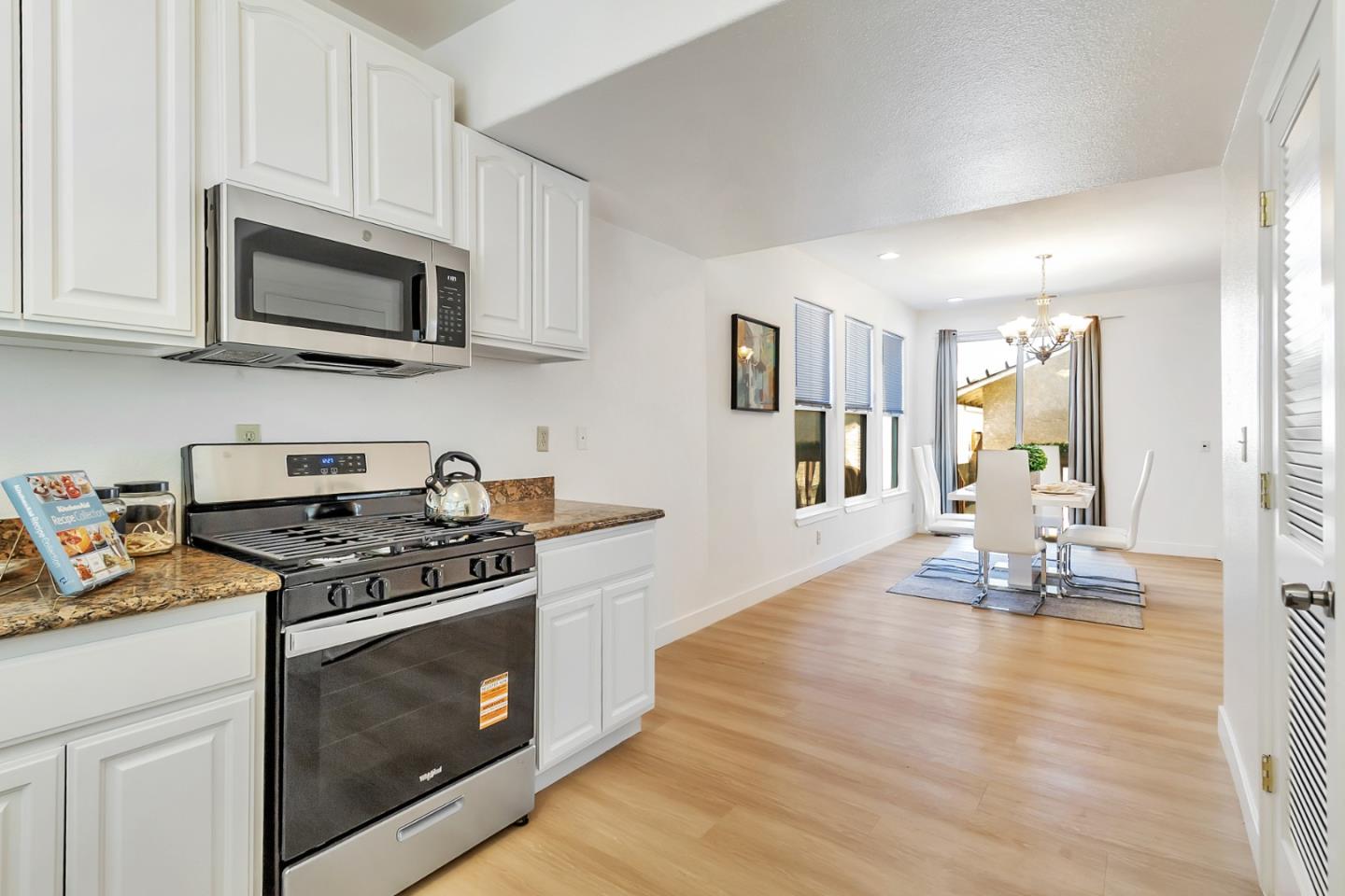 Detail Gallery Image 13 of 41 For 425 Carpentier Way, San Jose,  CA 95111 - 3 Beds | 2/1 Baths