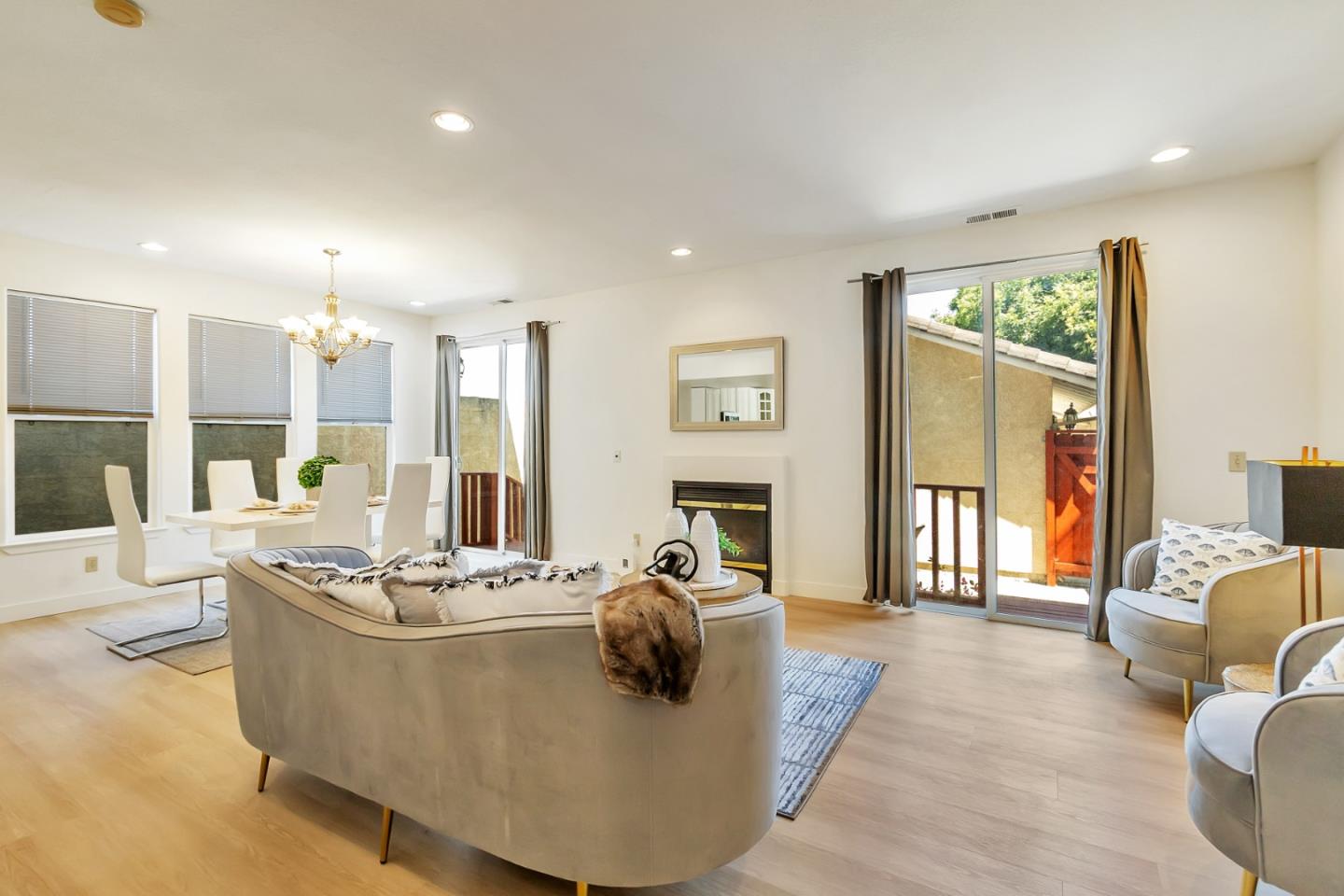 Detail Gallery Image 4 of 41 For 425 Carpentier Way, San Jose,  CA 95111 - 3 Beds | 2/1 Baths