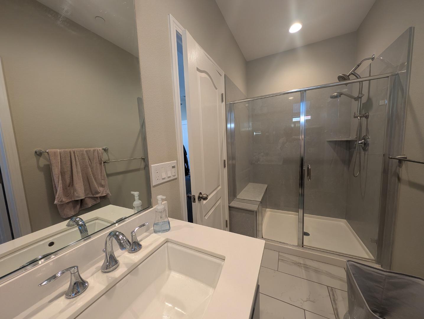 Detail Gallery Image 10 of 29 For 2733 Sorano #7,  San Jose,  CA 95111 - 3 Beds | 3/1 Baths