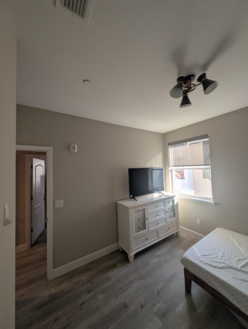 Detail Gallery Image 11 of 29 For 2733 Sorano #7,  San Jose,  CA 95111 - 3 Beds | 3/1 Baths