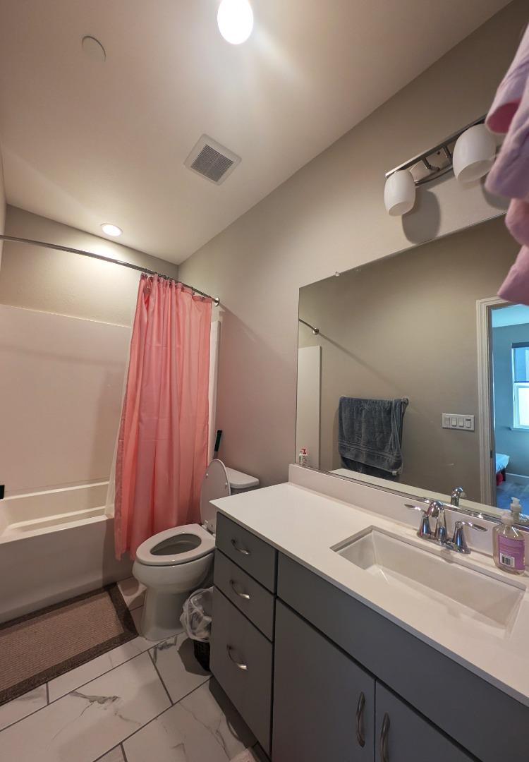 Detail Gallery Image 12 of 29 For 2733 Sorano #7,  San Jose,  CA 95111 - 3 Beds | 3/1 Baths