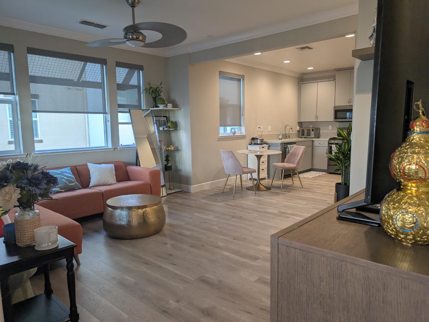 Detail Gallery Image 13 of 29 For 2733 Sorano #7,  San Jose,  CA 95111 - 3 Beds | 3/1 Baths