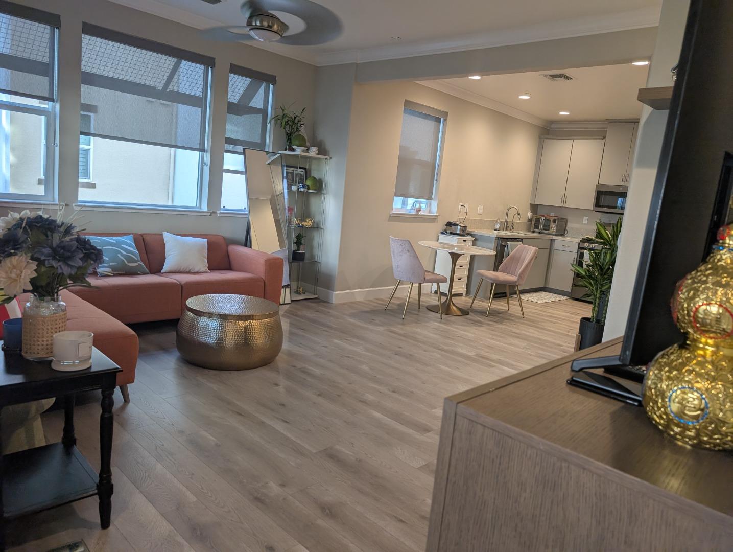 Detail Gallery Image 14 of 29 For 2733 Sorano #7,  San Jose,  CA 95111 - 3 Beds | 3/1 Baths