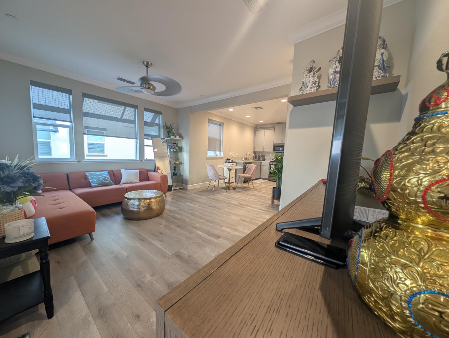 Detail Gallery Image 16 of 29 For 2733 Sorano #7,  San Jose,  CA 95111 - 3 Beds | 3/1 Baths