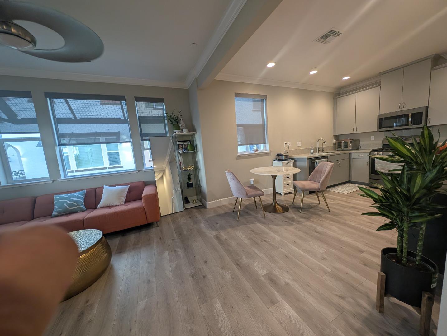 Detail Gallery Image 18 of 29 For 2733 Sorano #7,  San Jose,  CA 95111 - 3 Beds | 3/1 Baths