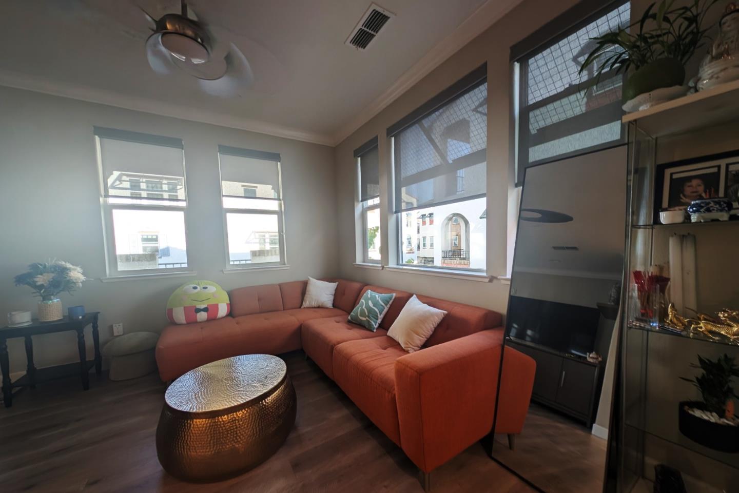 Detail Gallery Image 2 of 29 For 2733 Sorano #7,  San Jose,  CA 95111 - 3 Beds | 3/1 Baths