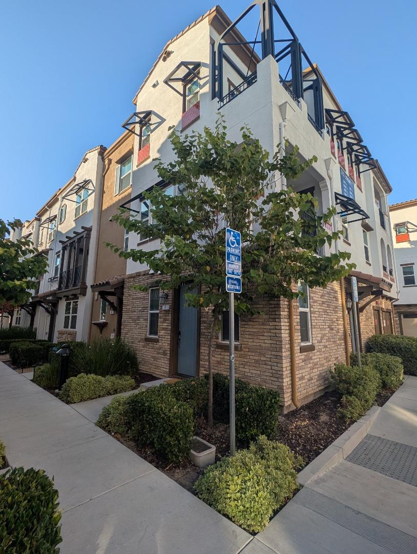 Detail Gallery Image 21 of 29 For 2733 Sorano #7,  San Jose,  CA 95111 - 3 Beds | 3/1 Baths