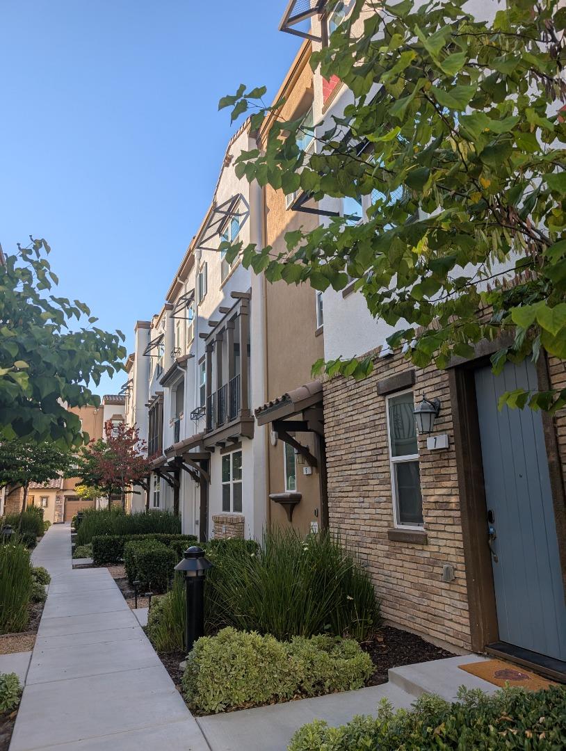 Detail Gallery Image 22 of 29 For 2733 Sorano #7,  San Jose,  CA 95111 - 3 Beds | 3/1 Baths
