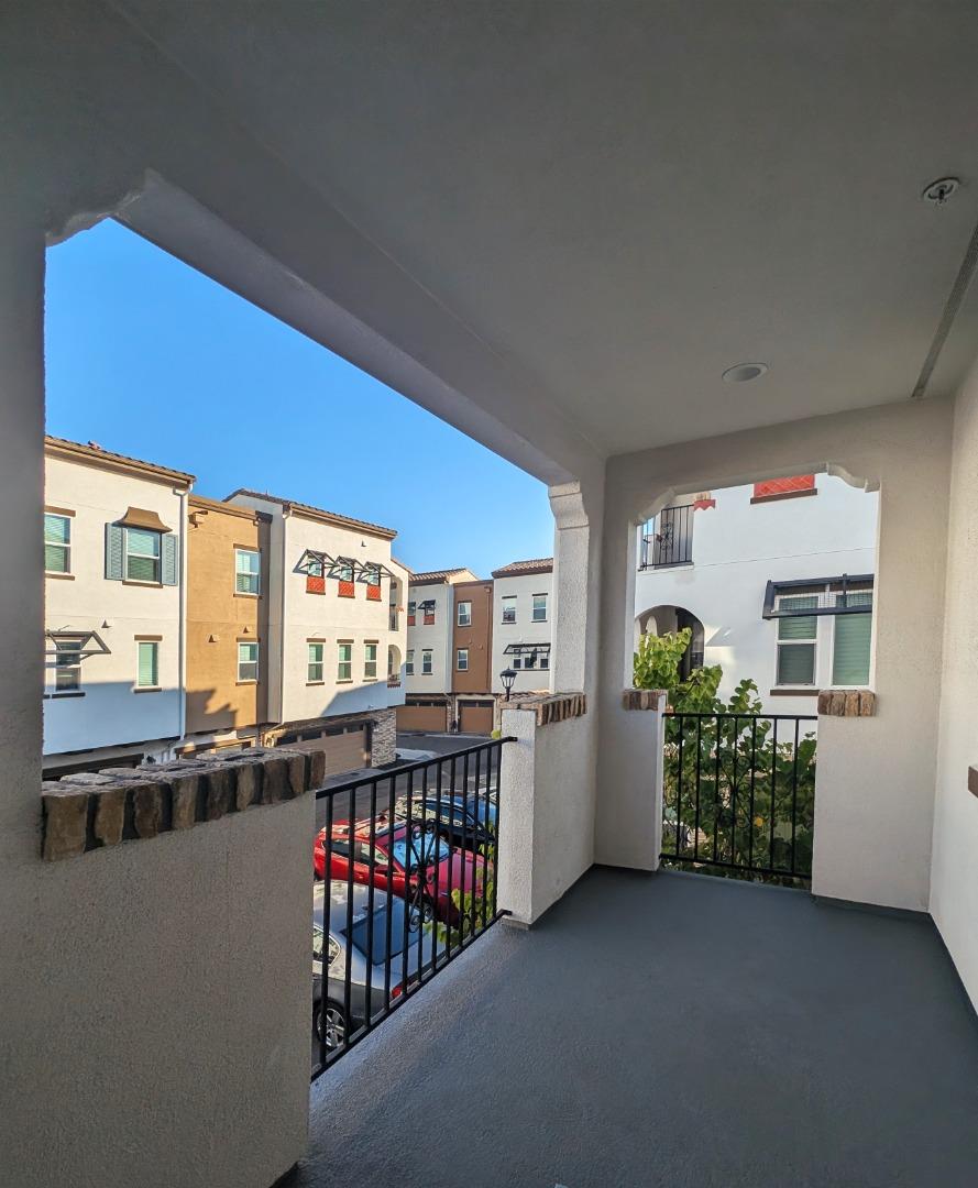 Detail Gallery Image 6 of 29 For 2733 Sorano #7,  San Jose,  CA 95111 - 3 Beds | 3/1 Baths