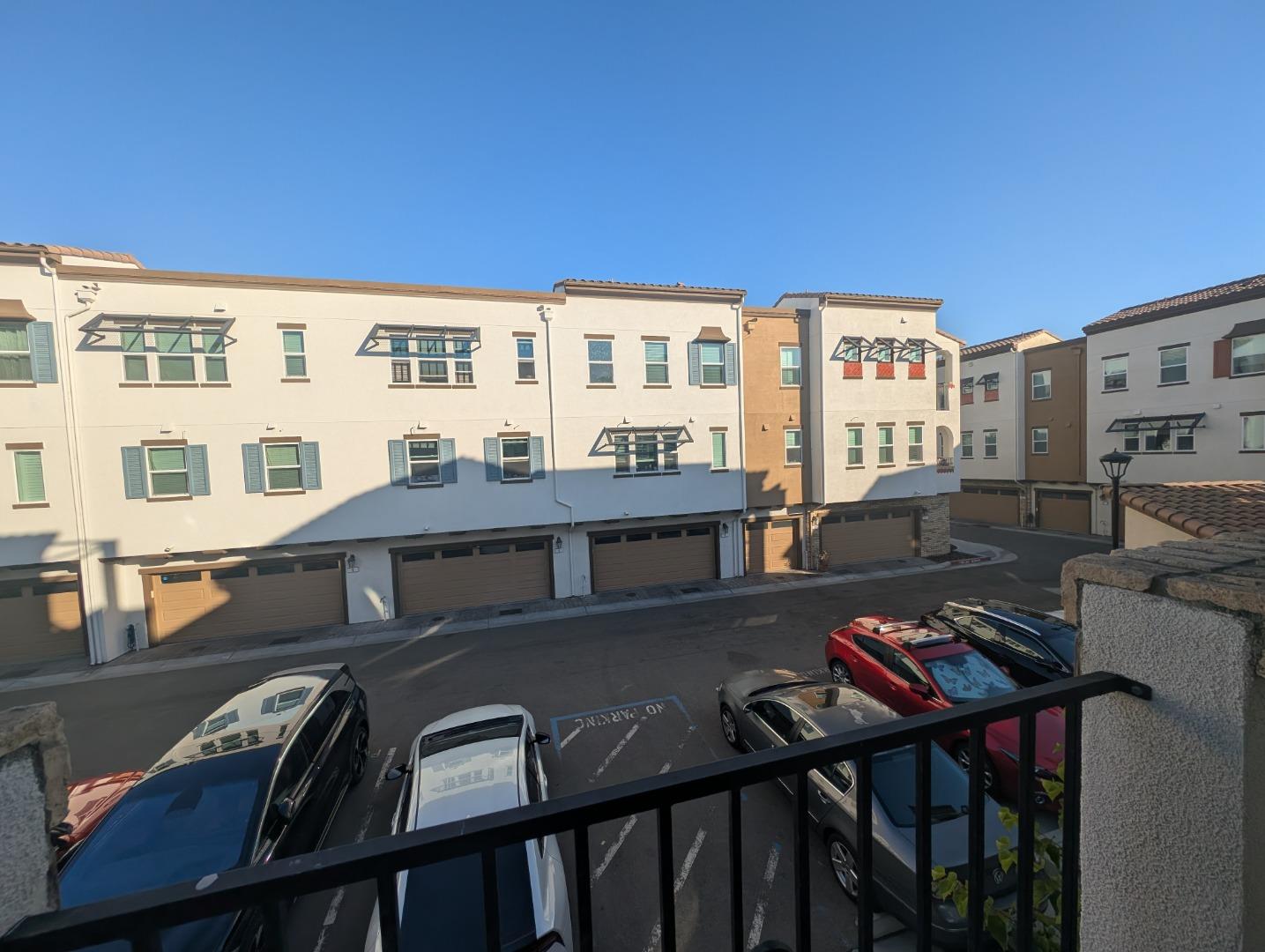 Detail Gallery Image 7 of 29 For 2733 Sorano #7,  San Jose,  CA 95111 - 3 Beds | 3/1 Baths