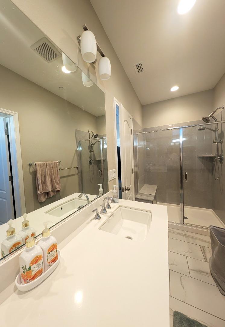 Detail Gallery Image 9 of 29 For 2733 Sorano #7,  San Jose,  CA 95111 - 3 Beds | 3/1 Baths