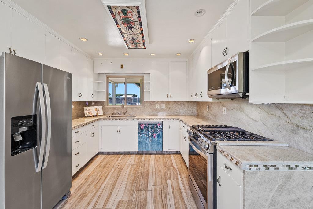 Detail Gallery Image 12 of 37 For 737 College Dr, Salinas,  CA 93901 - 3 Beds | 2 Baths