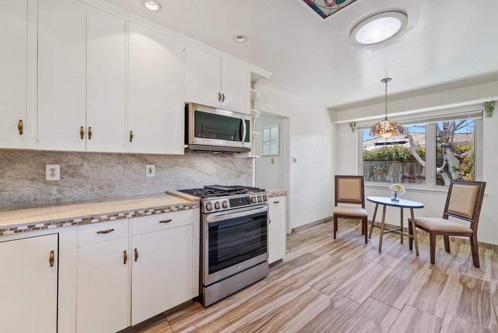 Detail Gallery Image 14 of 37 For 737 College Dr, Salinas,  CA 93901 - 3 Beds | 2 Baths