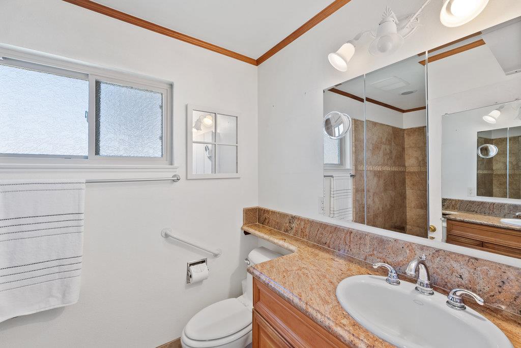 Detail Gallery Image 17 of 37 For 737 College Dr, Salinas,  CA 93901 - 3 Beds | 2 Baths