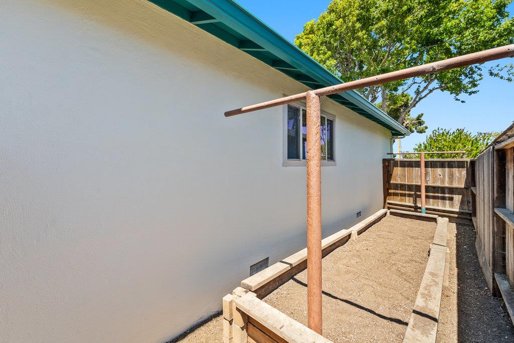 Detail Gallery Image 33 of 37 For 737 College Dr, Salinas,  CA 93901 - 3 Beds | 2 Baths