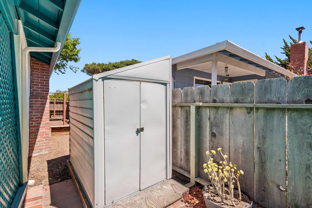 Detail Gallery Image 34 of 37 For 737 College Dr, Salinas,  CA 93901 - 3 Beds | 2 Baths