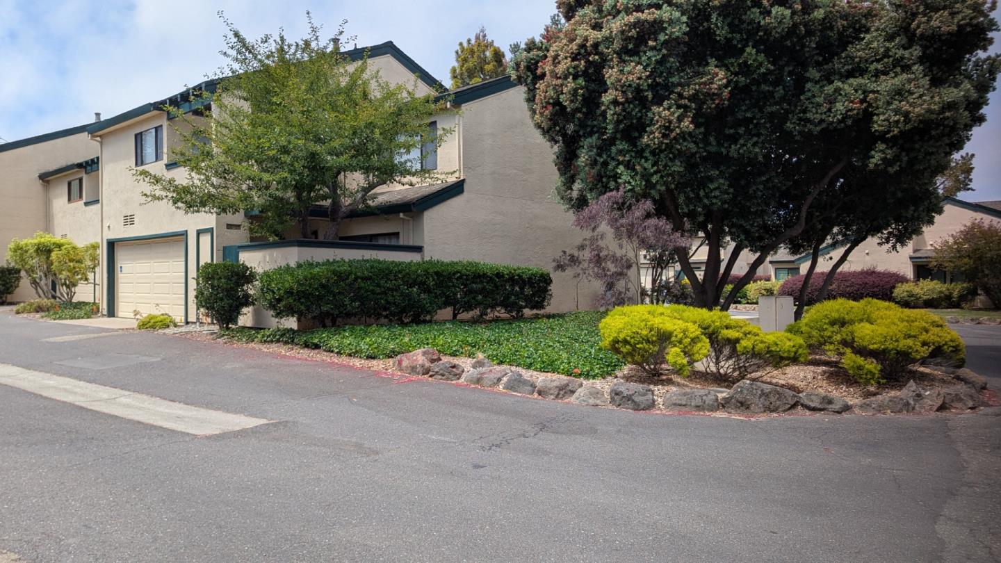 Detail Gallery Image 4 of 12 For 602 Ironwood Rd, Alameda,  CA 94502 - 2 Beds | 2/1 Baths