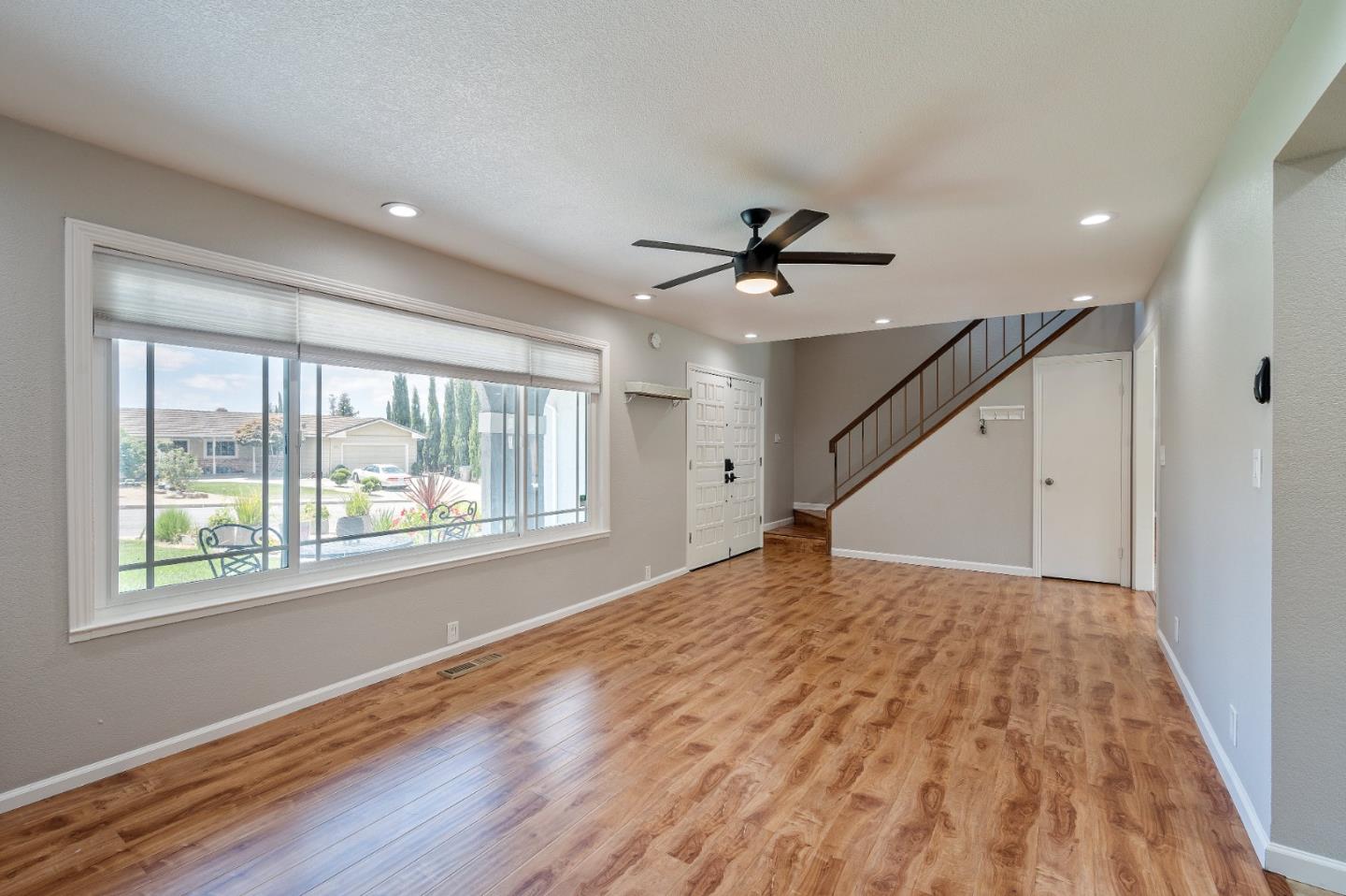Detail Gallery Image 10 of 86 For 3661 Slopeview Dr, San Jose,  CA 95148 - 5 Beds | 3 Baths