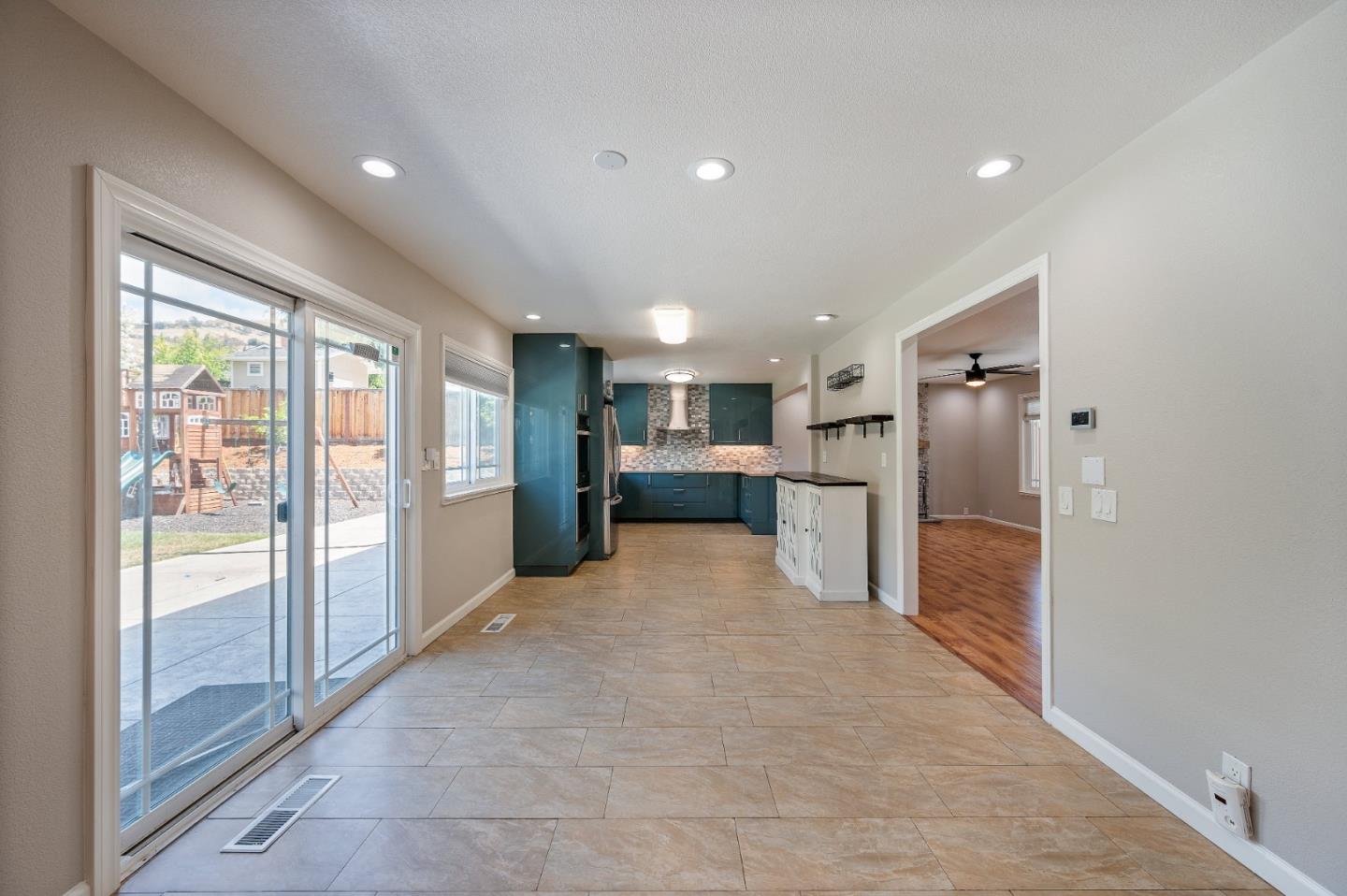 Detail Gallery Image 26 of 86 For 3661 Slopeview Dr, San Jose,  CA 95148 - 5 Beds | 3 Baths