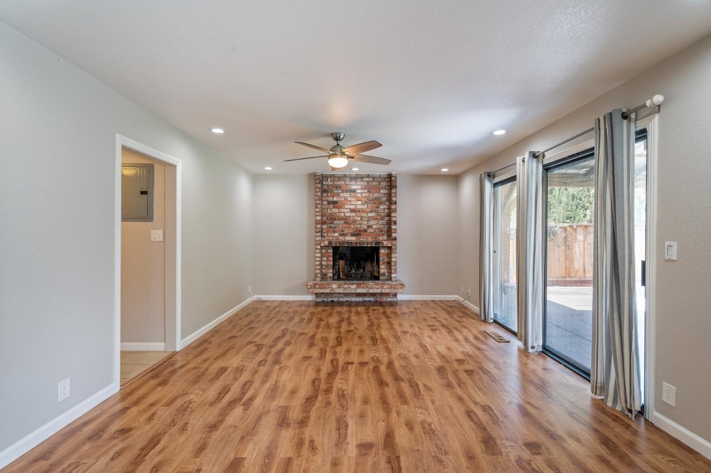 Detail Gallery Image 28 of 86 For 3661 Slopeview Dr, San Jose,  CA 95148 - 5 Beds | 3 Baths