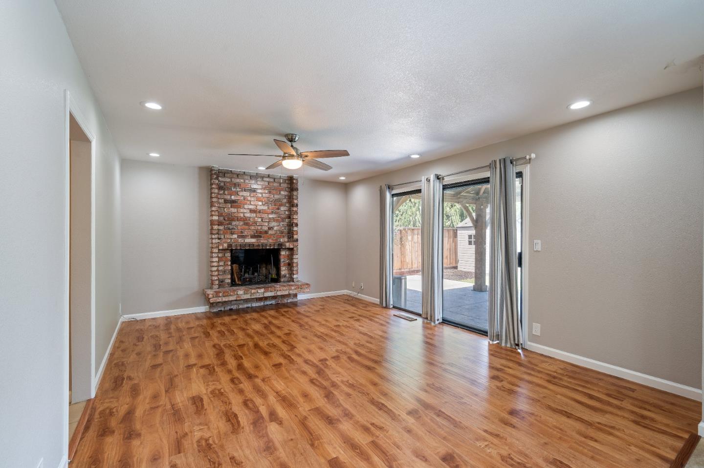 Detail Gallery Image 29 of 86 For 3661 Slopeview Dr, San Jose,  CA 95148 - 5 Beds | 3 Baths