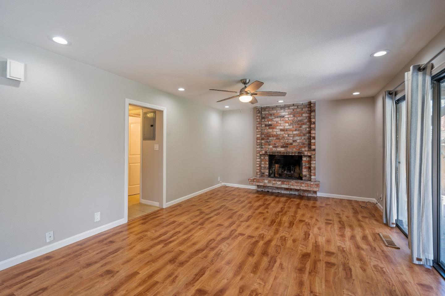 Detail Gallery Image 30 of 86 For 3661 Slopeview Dr, San Jose,  CA 95148 - 5 Beds | 3 Baths
