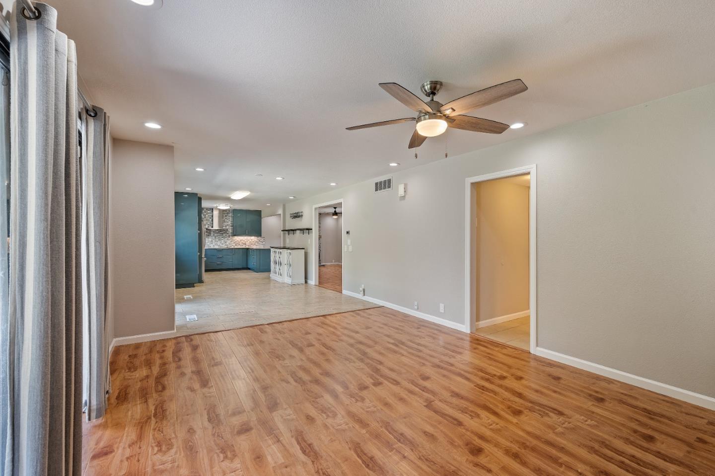 Detail Gallery Image 31 of 86 For 3661 Slopeview Dr, San Jose,  CA 95148 - 5 Beds | 3 Baths