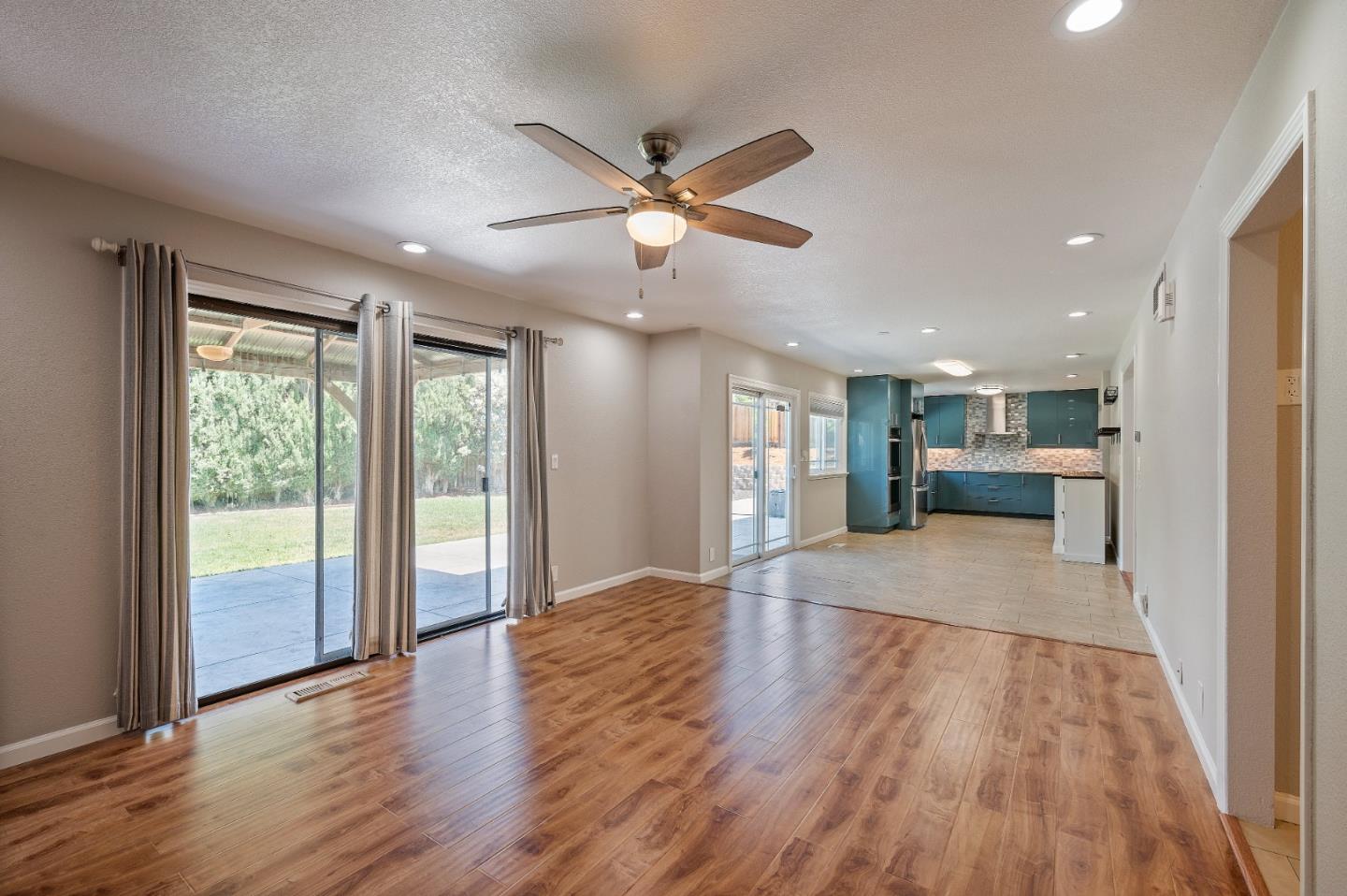 Detail Gallery Image 32 of 86 For 3661 Slopeview Dr, San Jose,  CA 95148 - 5 Beds | 3 Baths