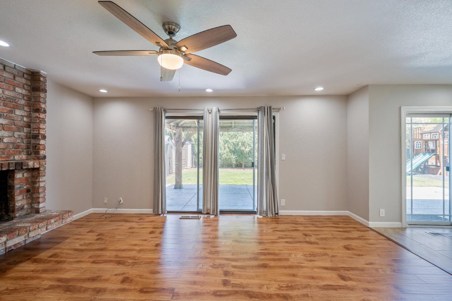 Detail Gallery Image 33 of 86 For 3661 Slopeview Dr, San Jose,  CA 95148 - 5 Beds | 3 Baths