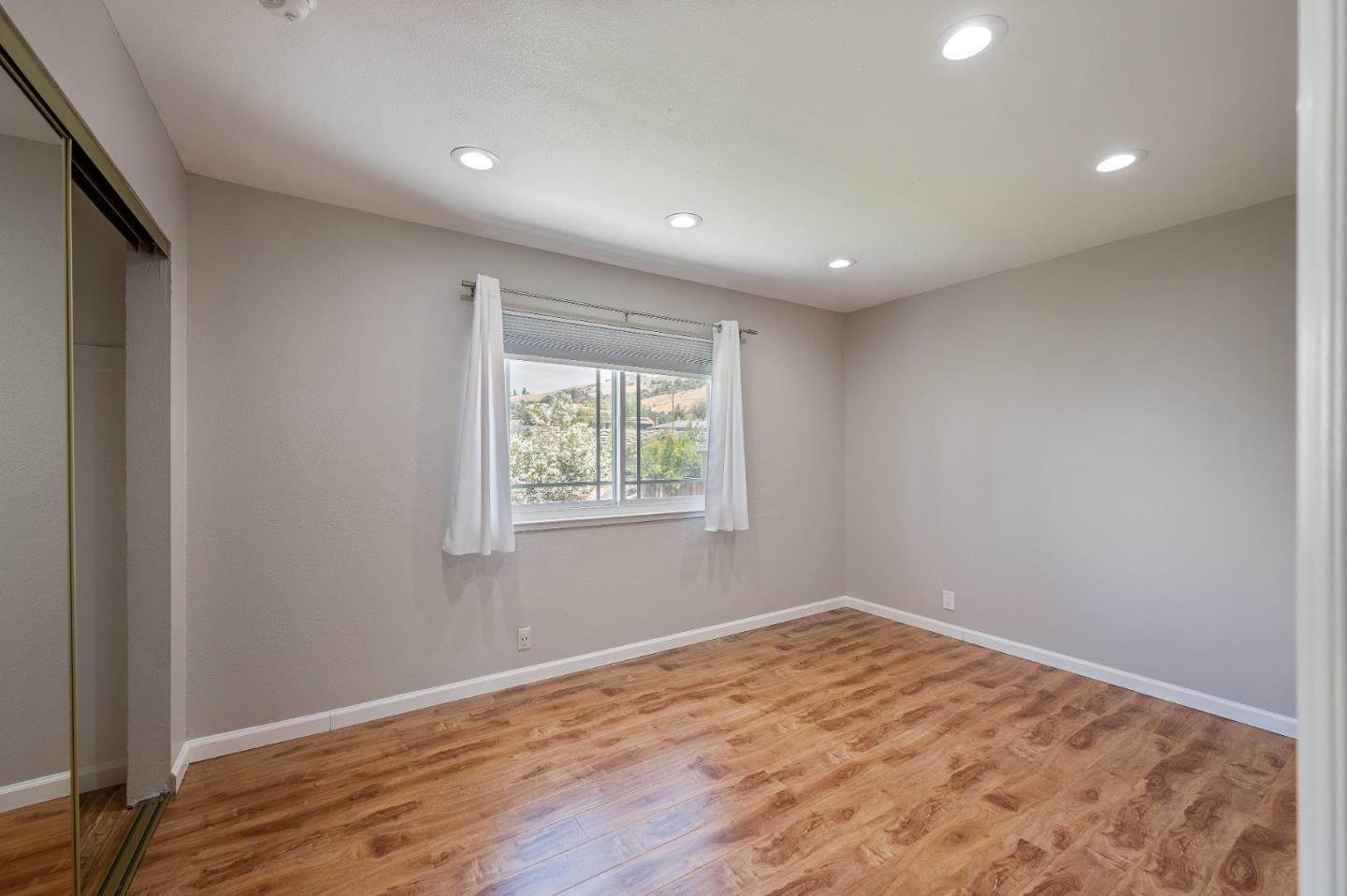 Detail Gallery Image 49 of 86 For 3661 Slopeview Dr, San Jose,  CA 95148 - 5 Beds | 3 Baths
