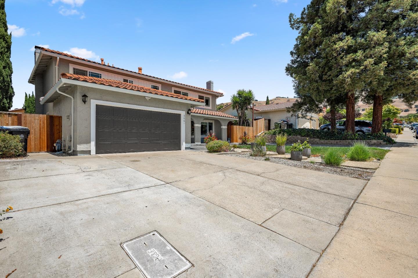 Detail Gallery Image 6 of 86 For 3661 Slopeview Dr, San Jose,  CA 95148 - 5 Beds | 3 Baths