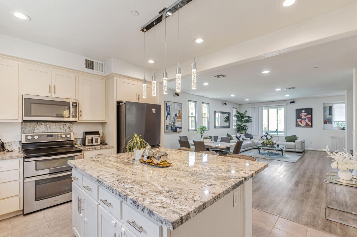 Detail Gallery Image 6 of 18 For 157 Triggs Ln, Morgan Hill,  CA 95037 - 4 Beds | 3/1 Baths