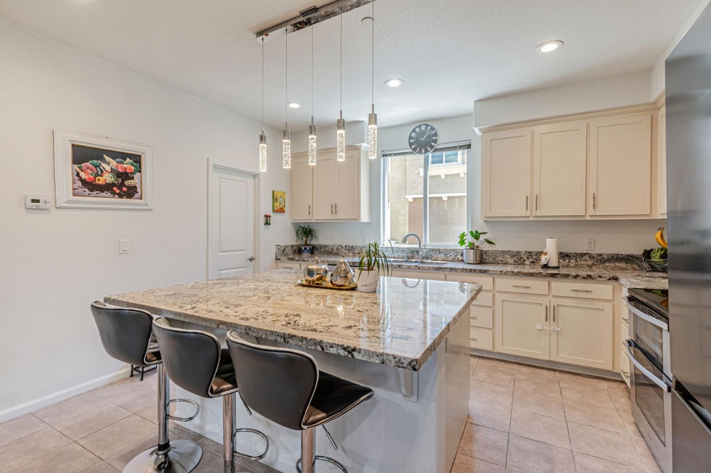 Detail Gallery Image 7 of 18 For 157 Triggs Ln, Morgan Hill,  CA 95037 - 4 Beds | 3/1 Baths