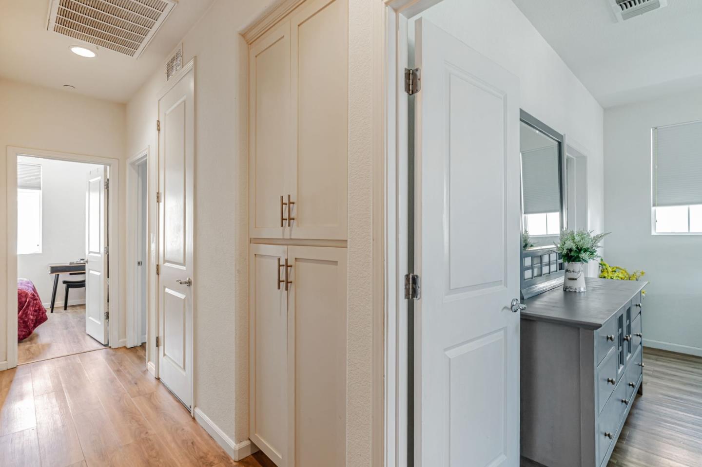 Detail Gallery Image 9 of 18 For 157 Triggs Ln, Morgan Hill,  CA 95037 - 4 Beds | 3/1 Baths