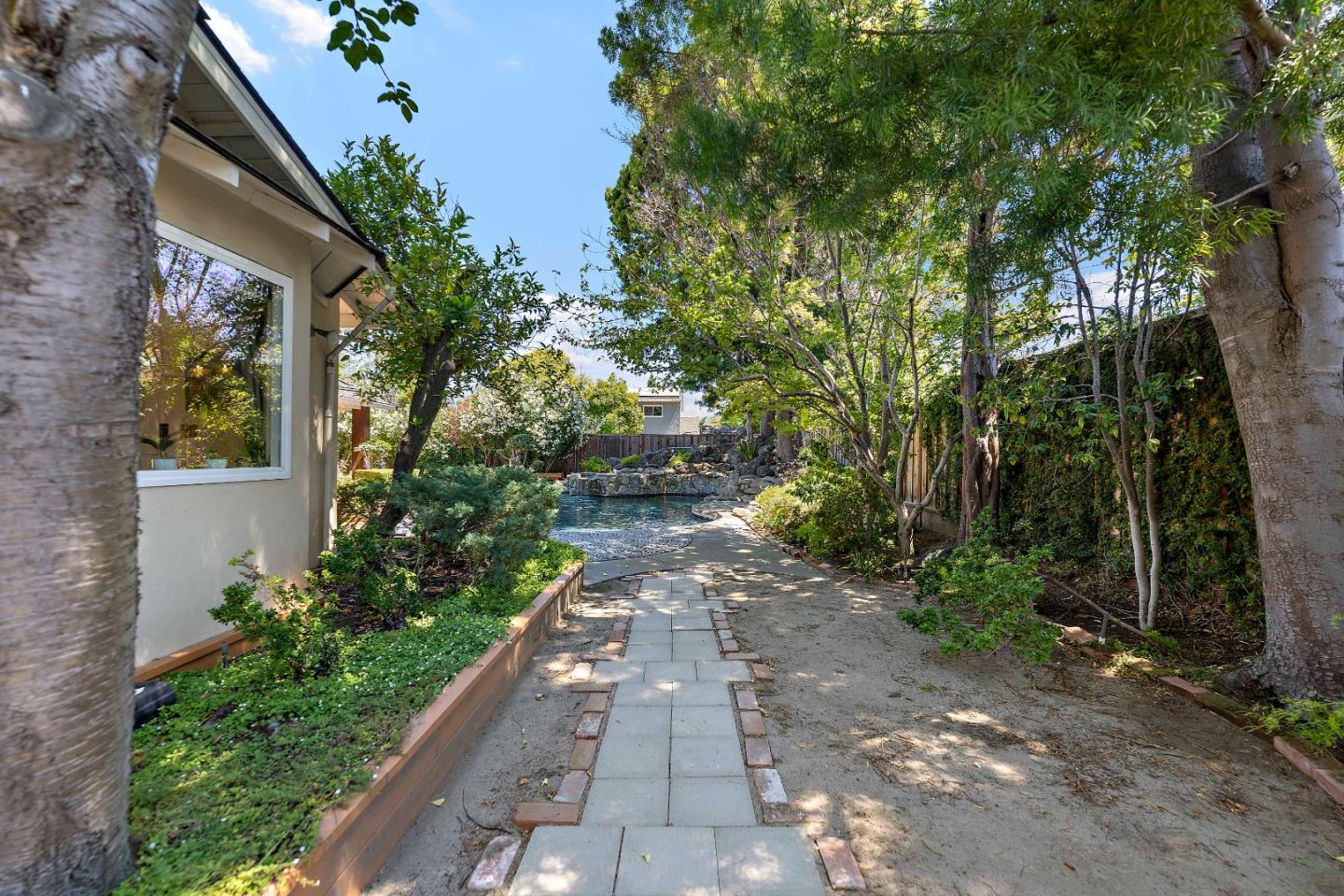 Detail Gallery Image 35 of 47 For 861 Riverside Dr, Los Altos,  CA 94024 - 3 Beds | 2 Baths