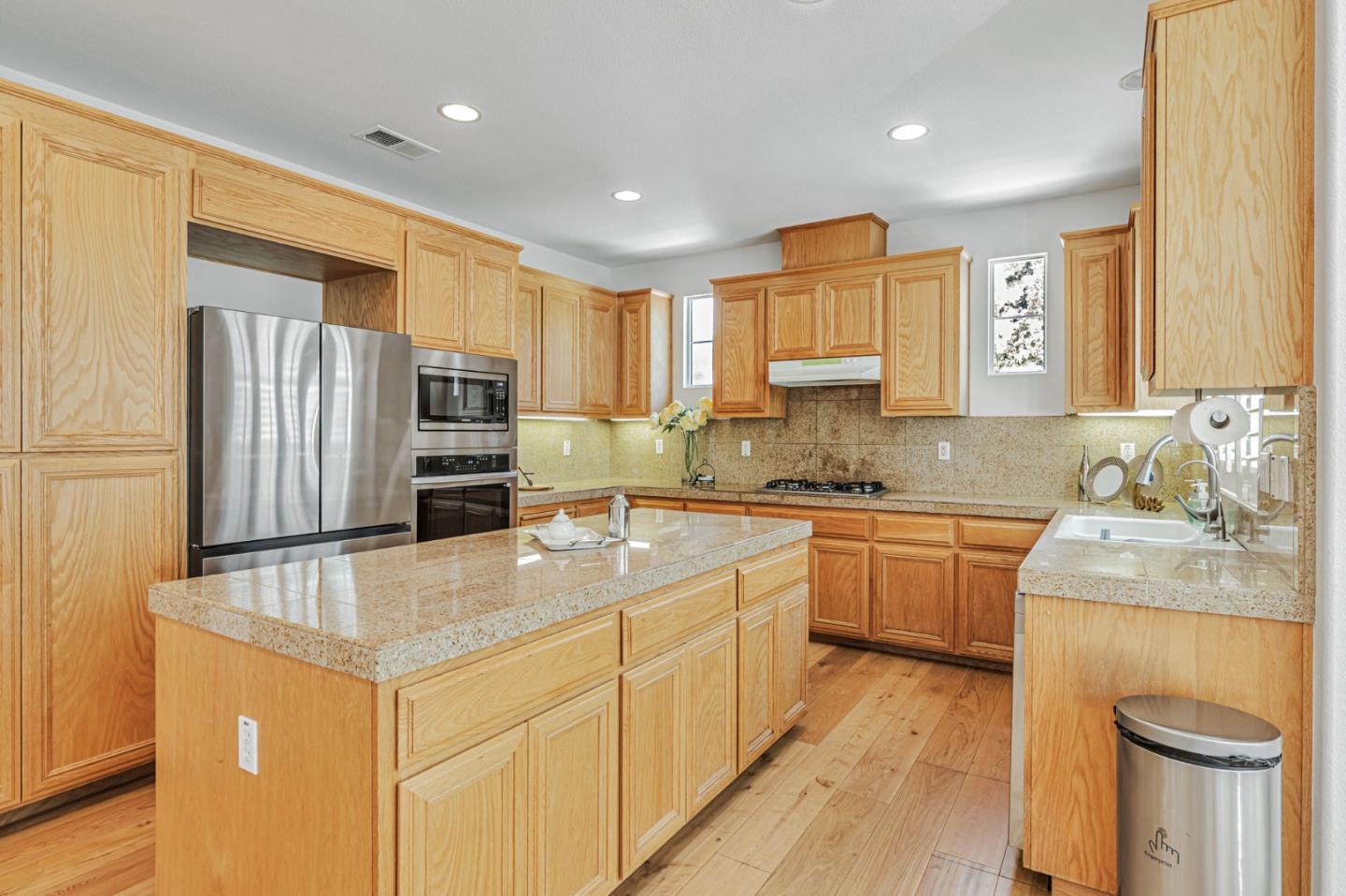 Detail Gallery Image 16 of 55 For 19175 Saffron Dr, Morgan Hill,  CA 95037 - 4 Beds | 2/1 Baths