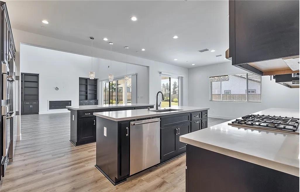 Detail Gallery Image 15 of 39 For 1734 Lester Ave, Clovis,  CA 93619 - 6 Beds | 7 Baths