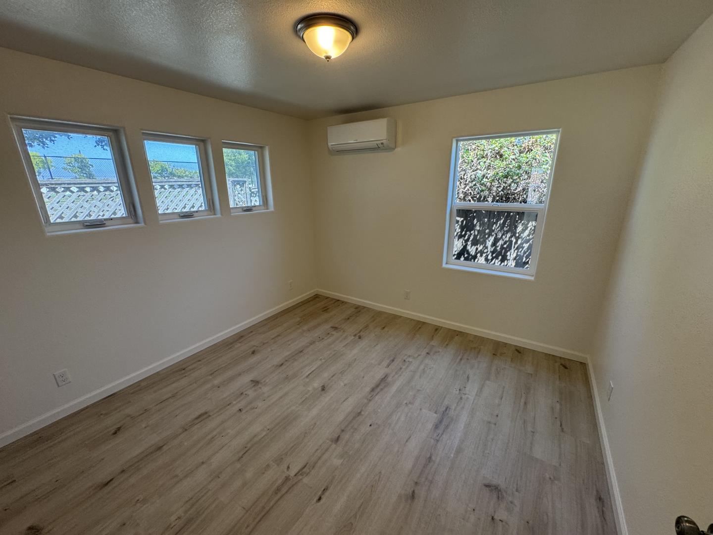 Detail Gallery Image 12 of 19 For 1207 Parkside a,  Salinas,  CA 93906 - 2 Beds | 1 Baths