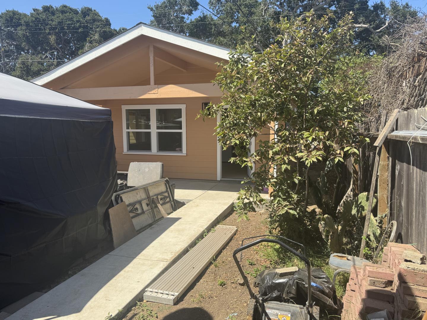 Detail Gallery Image 3 of 19 For 1207 Parkside a,  Salinas,  CA 93906 - 2 Beds | 1 Baths