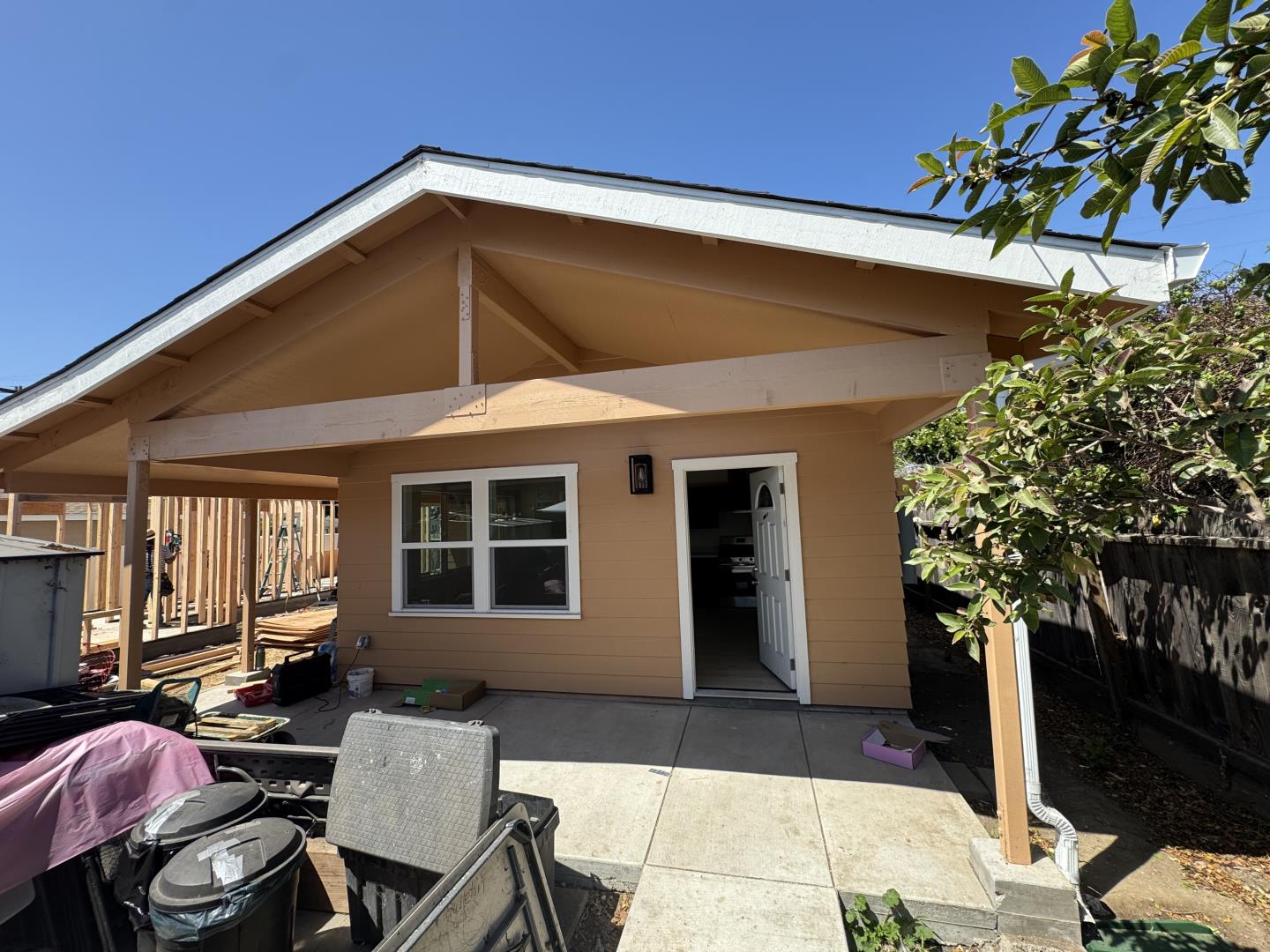 Detail Gallery Image 4 of 19 For 1207 Parkside a,  Salinas,  CA 93906 - 2 Beds | 1 Baths