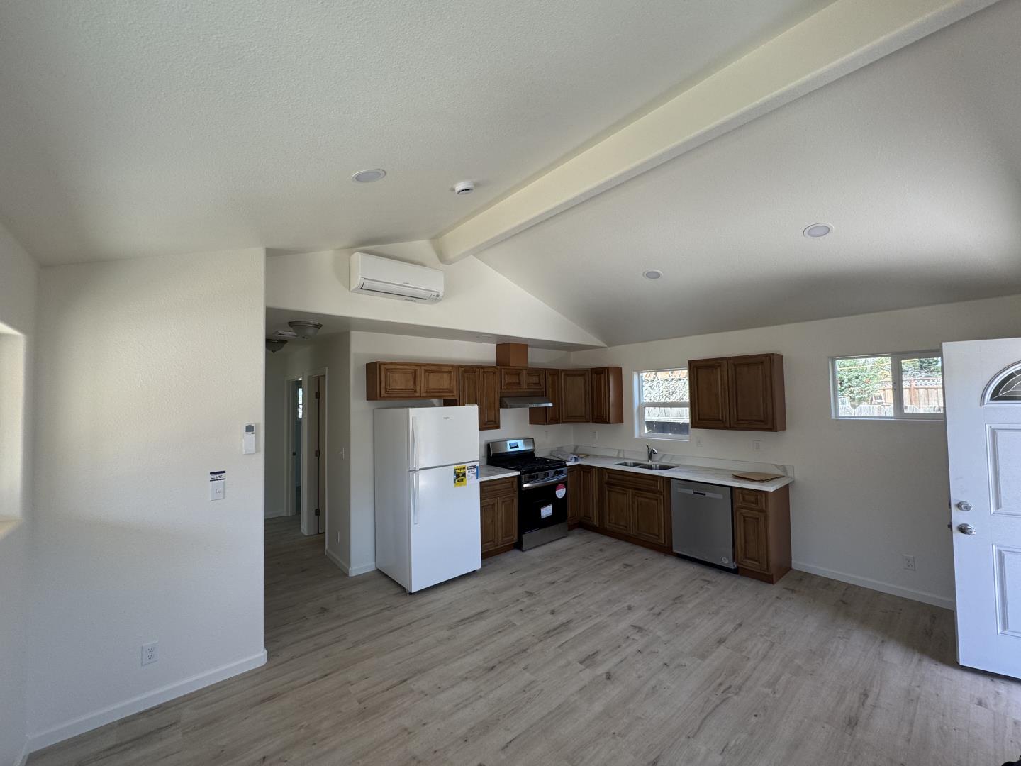 Detail Gallery Image 9 of 19 For 1207 Parkside a,  Salinas,  CA 93906 - 2 Beds | 1 Baths