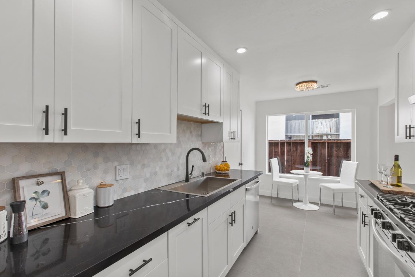 Detail Gallery Image 14 of 72 For 1137 Manzanita Dr, Pacifica,  CA 94044 - 3 Beds | 2 Baths