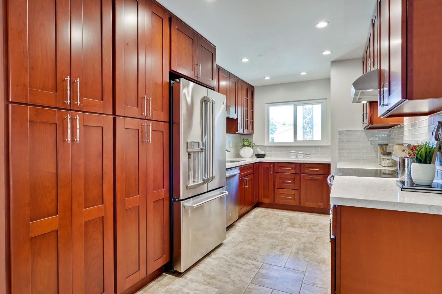 Detail Gallery Image 11 of 55 For 856 Hydrangea Ct, Sunnyvale,  CA 94086 - 4 Beds | 2/1 Baths