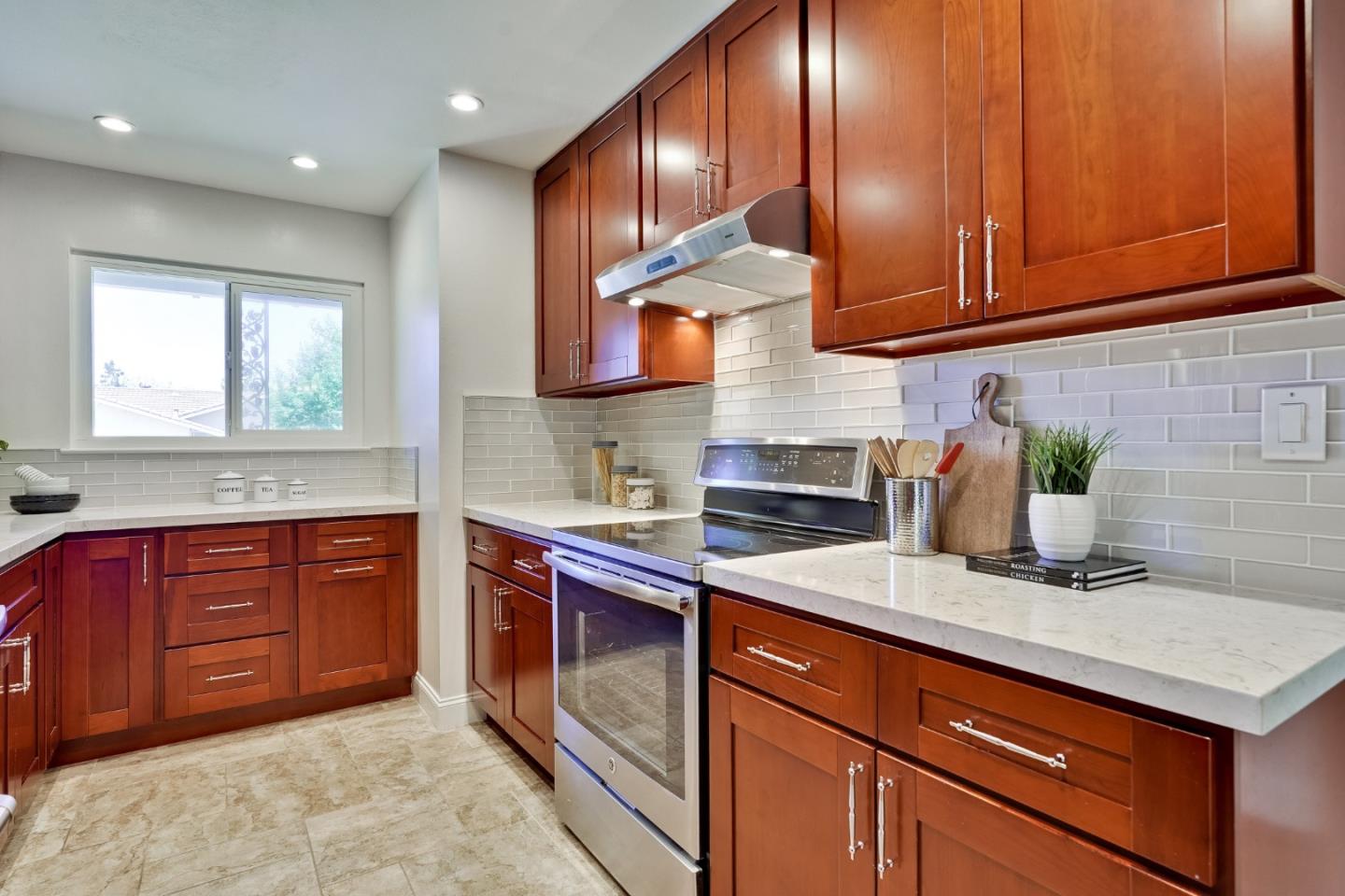 Detail Gallery Image 13 of 55 For 856 Hydrangea Ct, Sunnyvale,  CA 94086 - 4 Beds | 2/1 Baths
