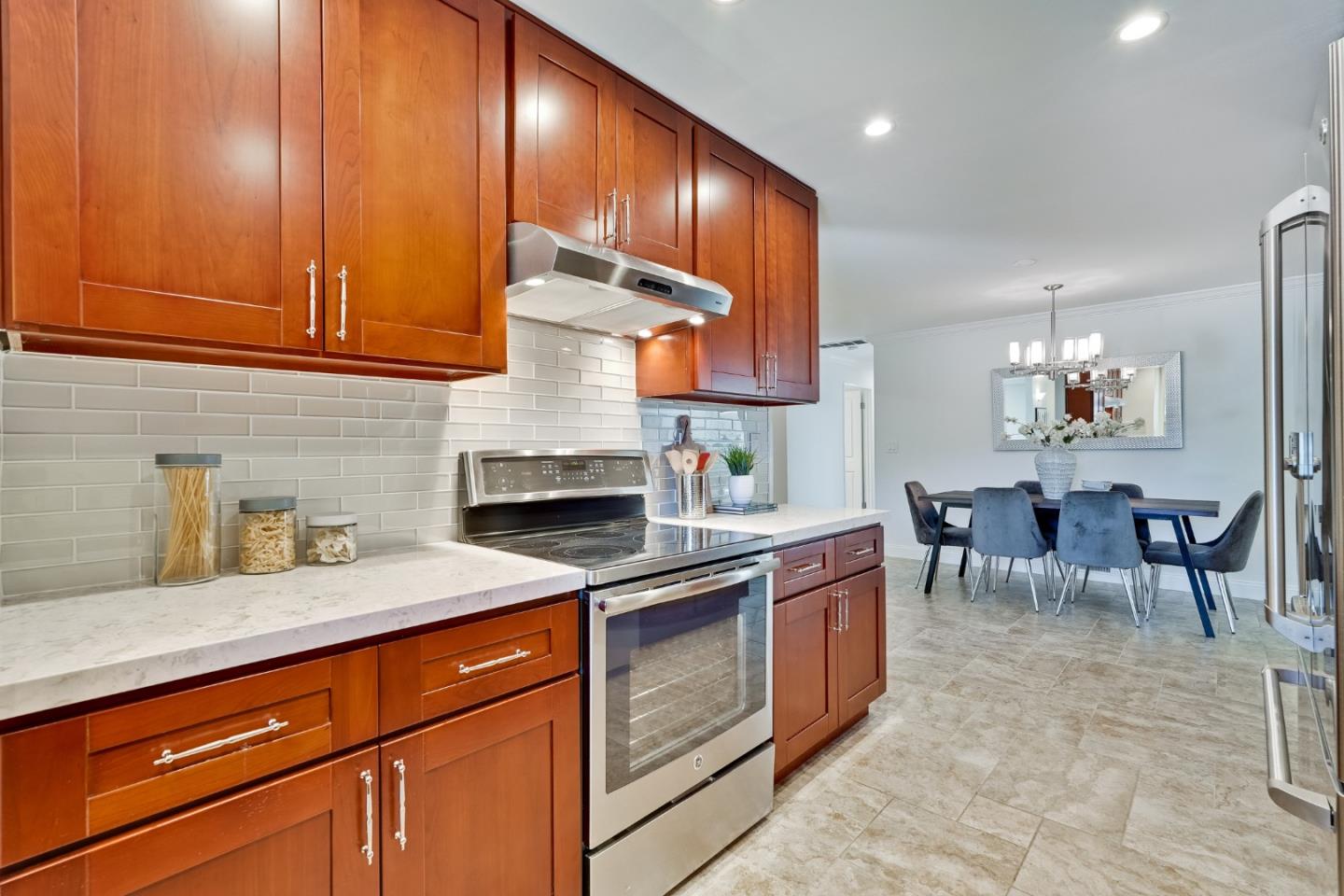 Detail Gallery Image 14 of 55 For 856 Hydrangea Ct, Sunnyvale,  CA 94086 - 4 Beds | 2/1 Baths