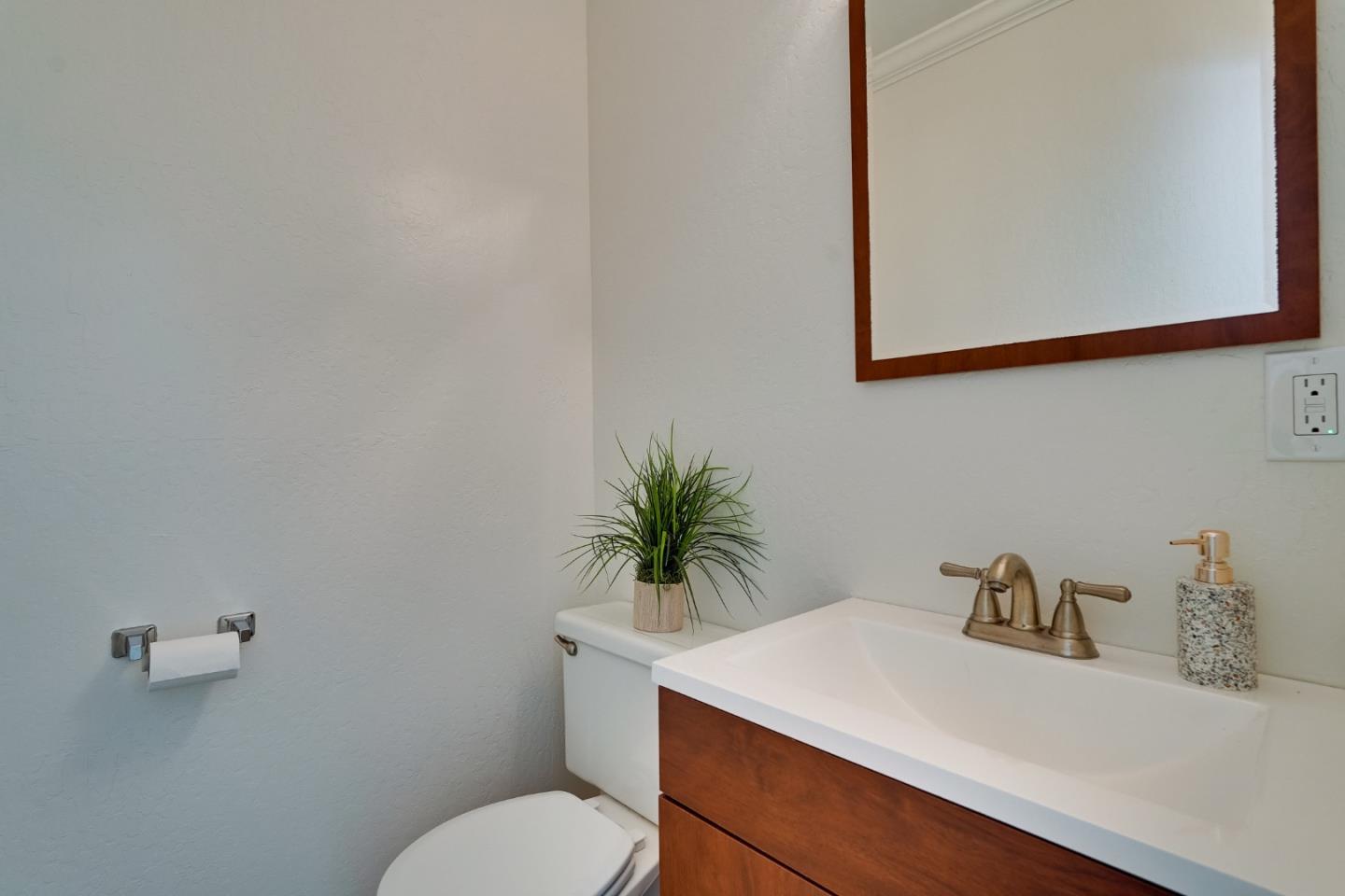 Detail Gallery Image 33 of 55 For 856 Hydrangea Ct, Sunnyvale,  CA 94086 - 4 Beds | 2/1 Baths