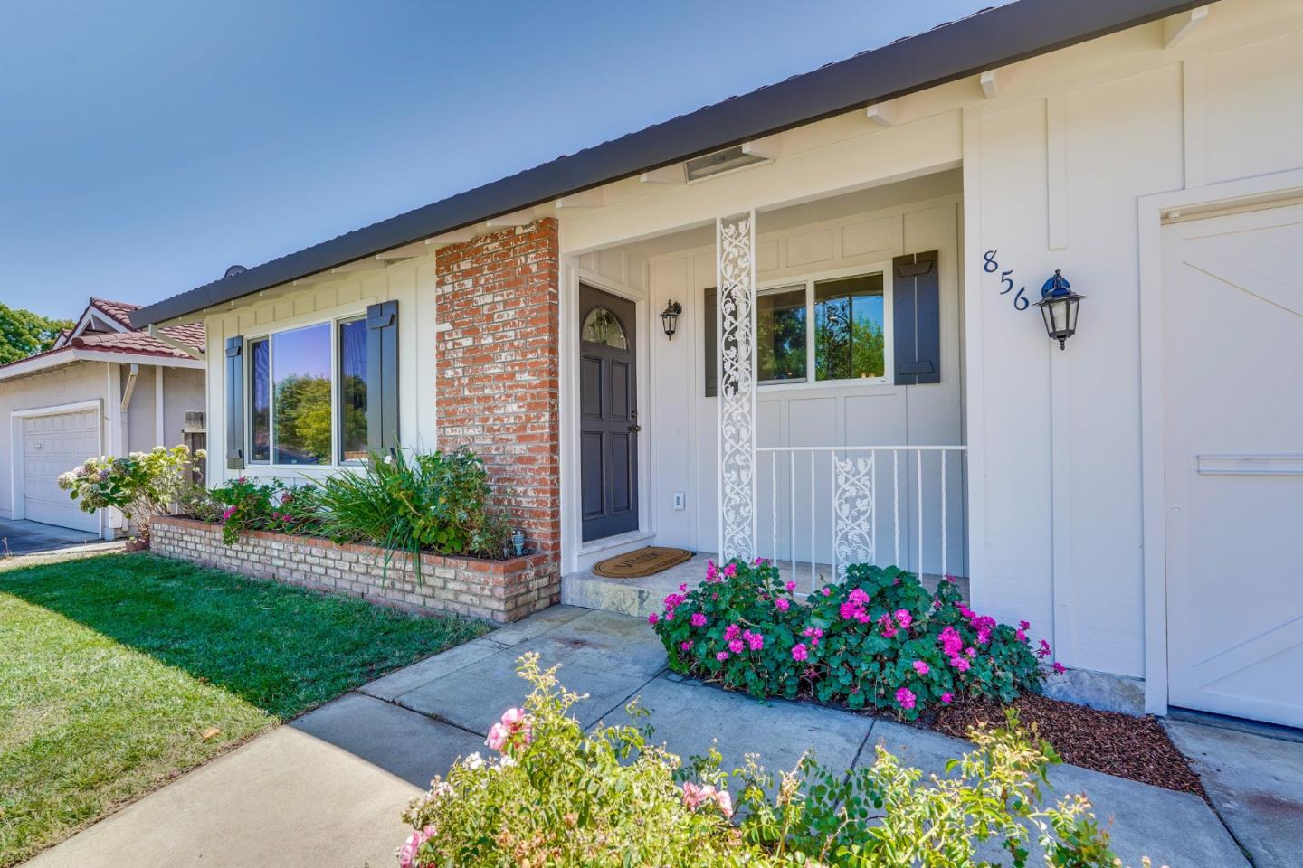Detail Gallery Image 5 of 55 For 856 Hydrangea Ct, Sunnyvale,  CA 94086 - 4 Beds | 2/1 Baths