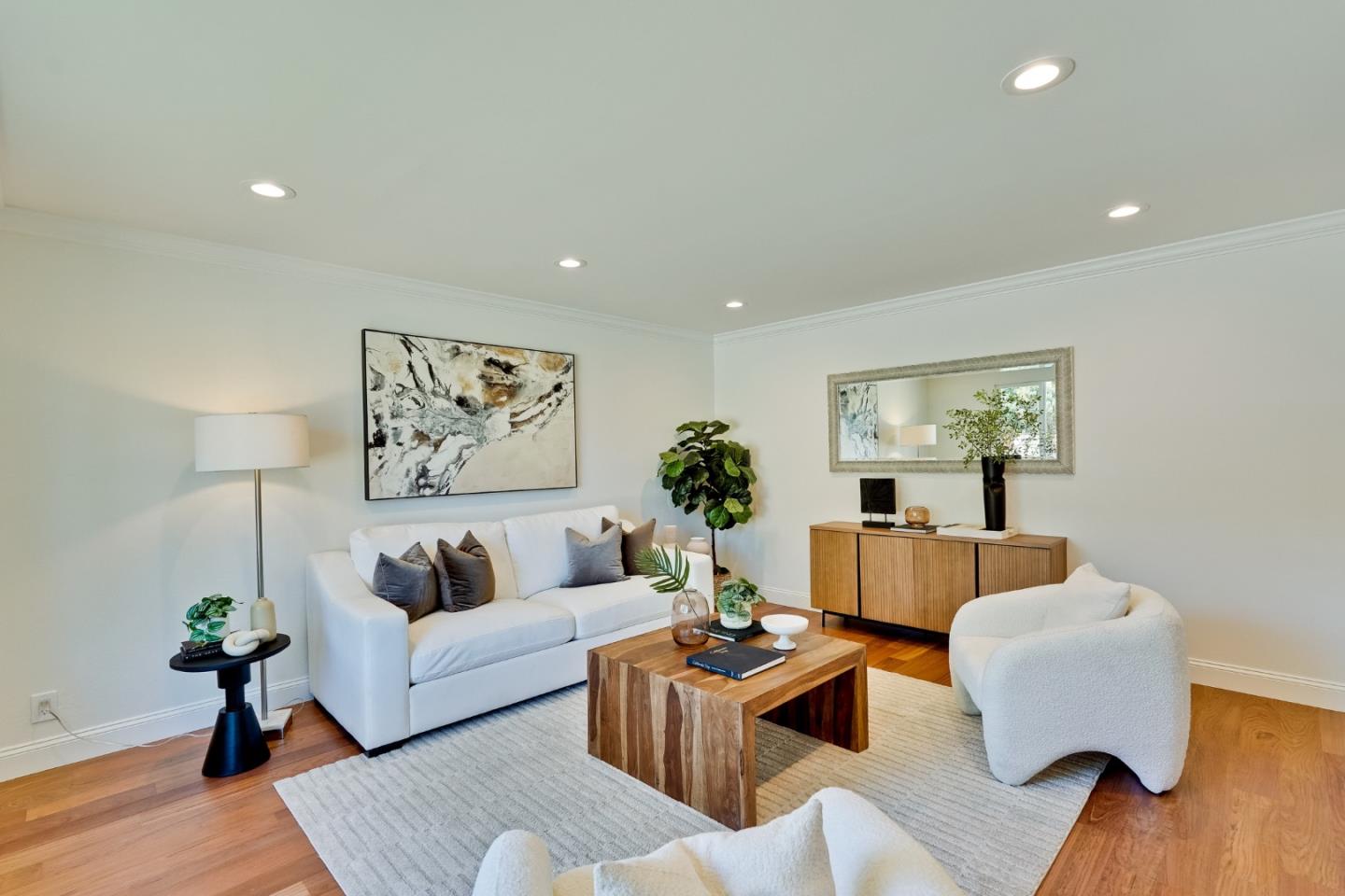Detail Gallery Image 8 of 55 For 856 Hydrangea Ct, Sunnyvale,  CA 94086 - 4 Beds | 2/1 Baths