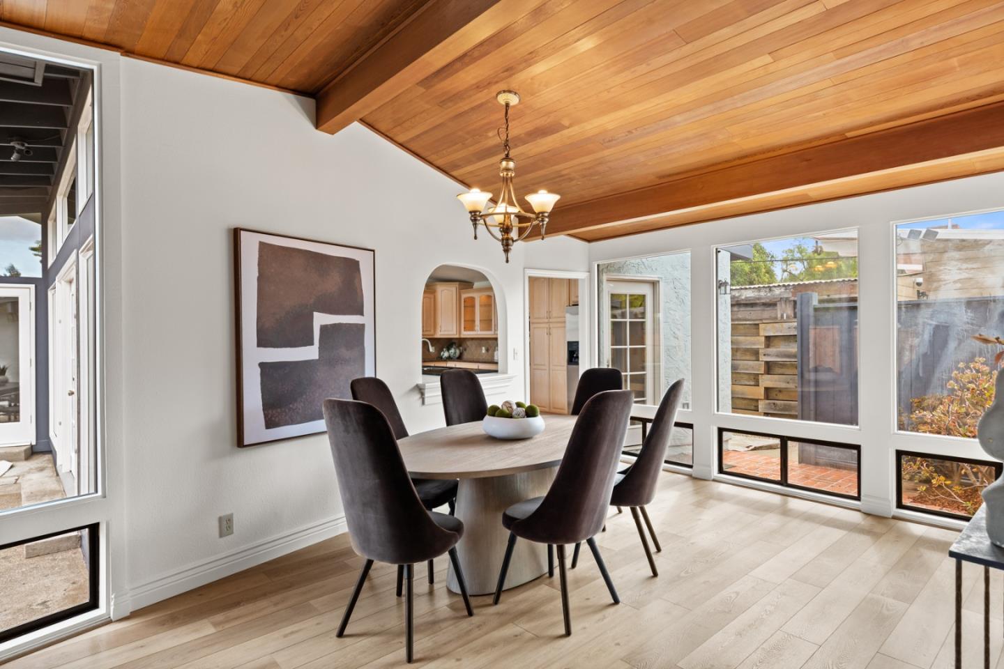 Detail Gallery Image 10 of 44 For 4163 Park Blvd, Palo Alto,  CA 94306 - 3 Beds | 2/1 Baths