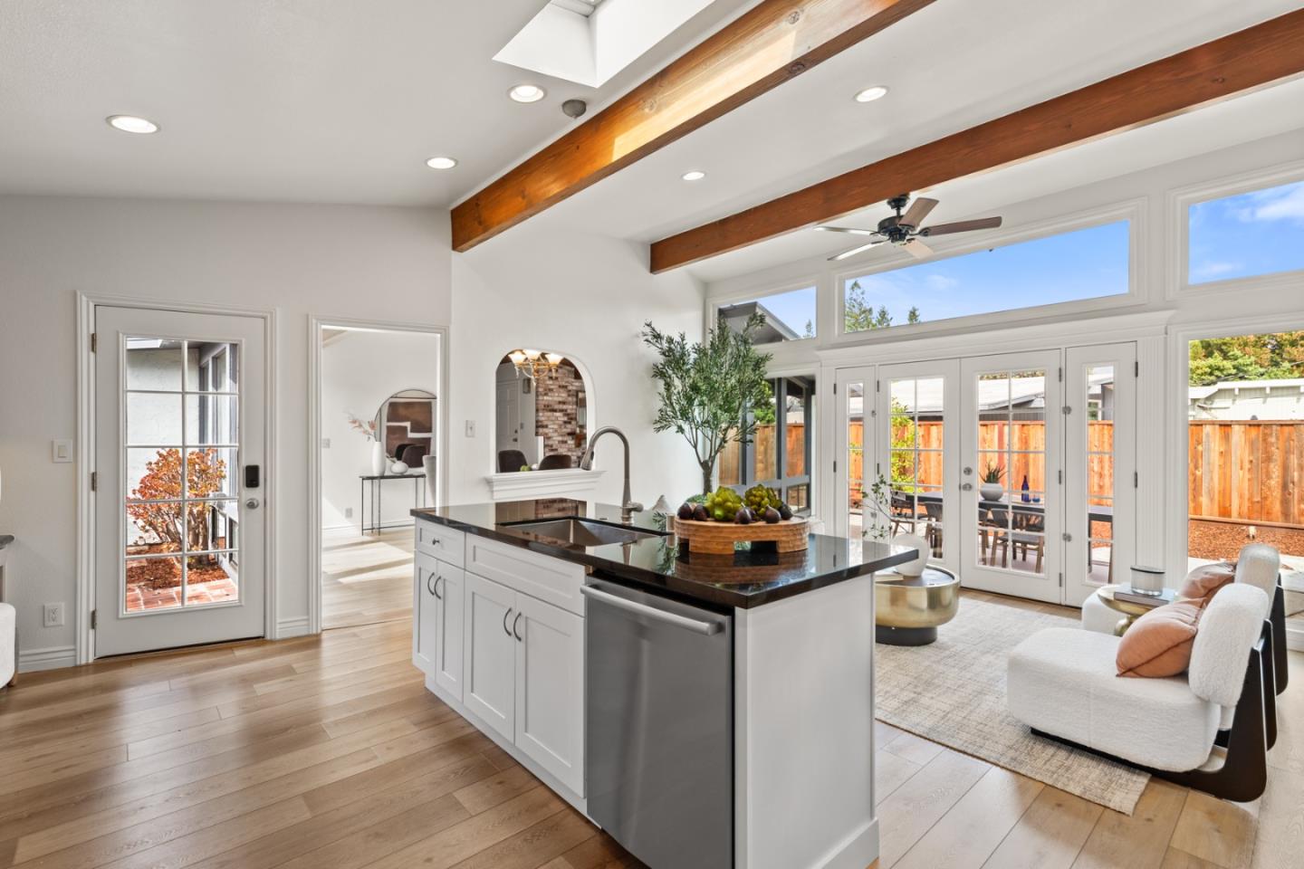 Detail Gallery Image 17 of 44 For 4163 Park Blvd, Palo Alto,  CA 94306 - 3 Beds | 2/1 Baths